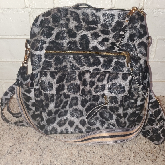 Black leopard backpack - Picture 2 of 6